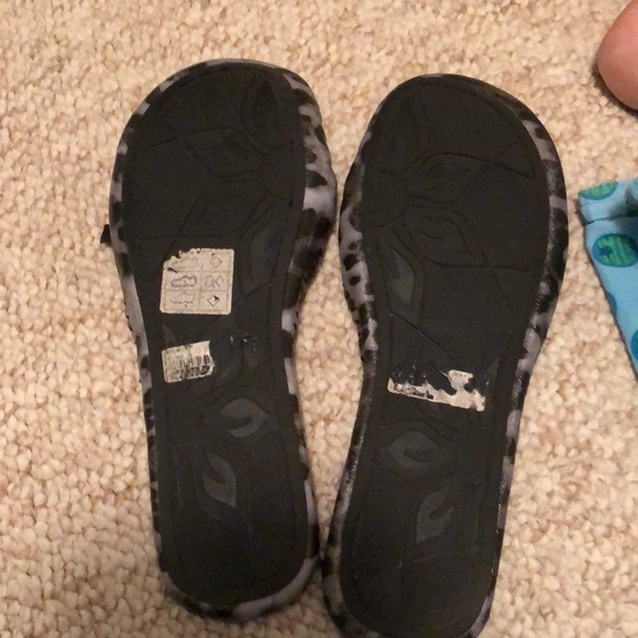 Used slippers - Picture 4 of 5